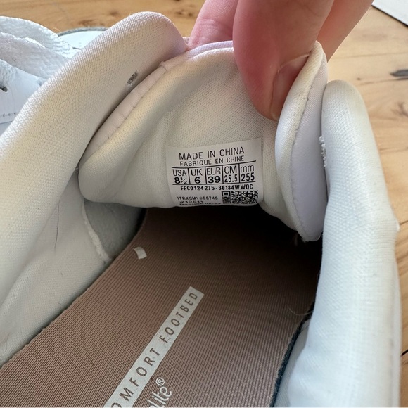 Womens Reebok Sneakers - Picture 6 of 6